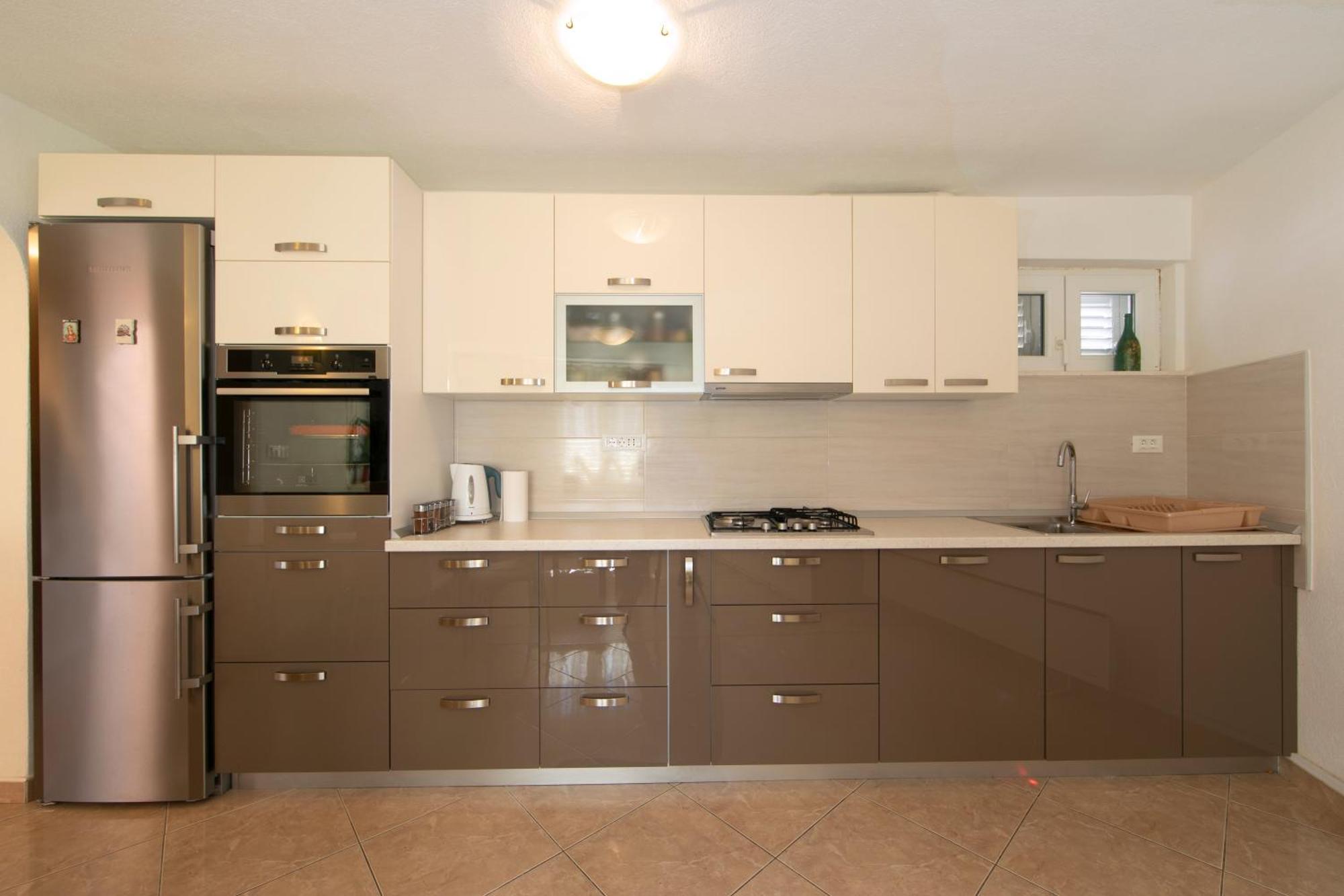 Apartmani Darinka Baška Voda エクステリア 写真