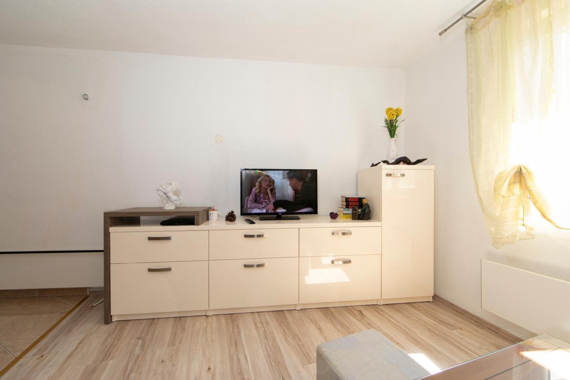 Apartmani Darinka Baška Voda エクステリア 写真