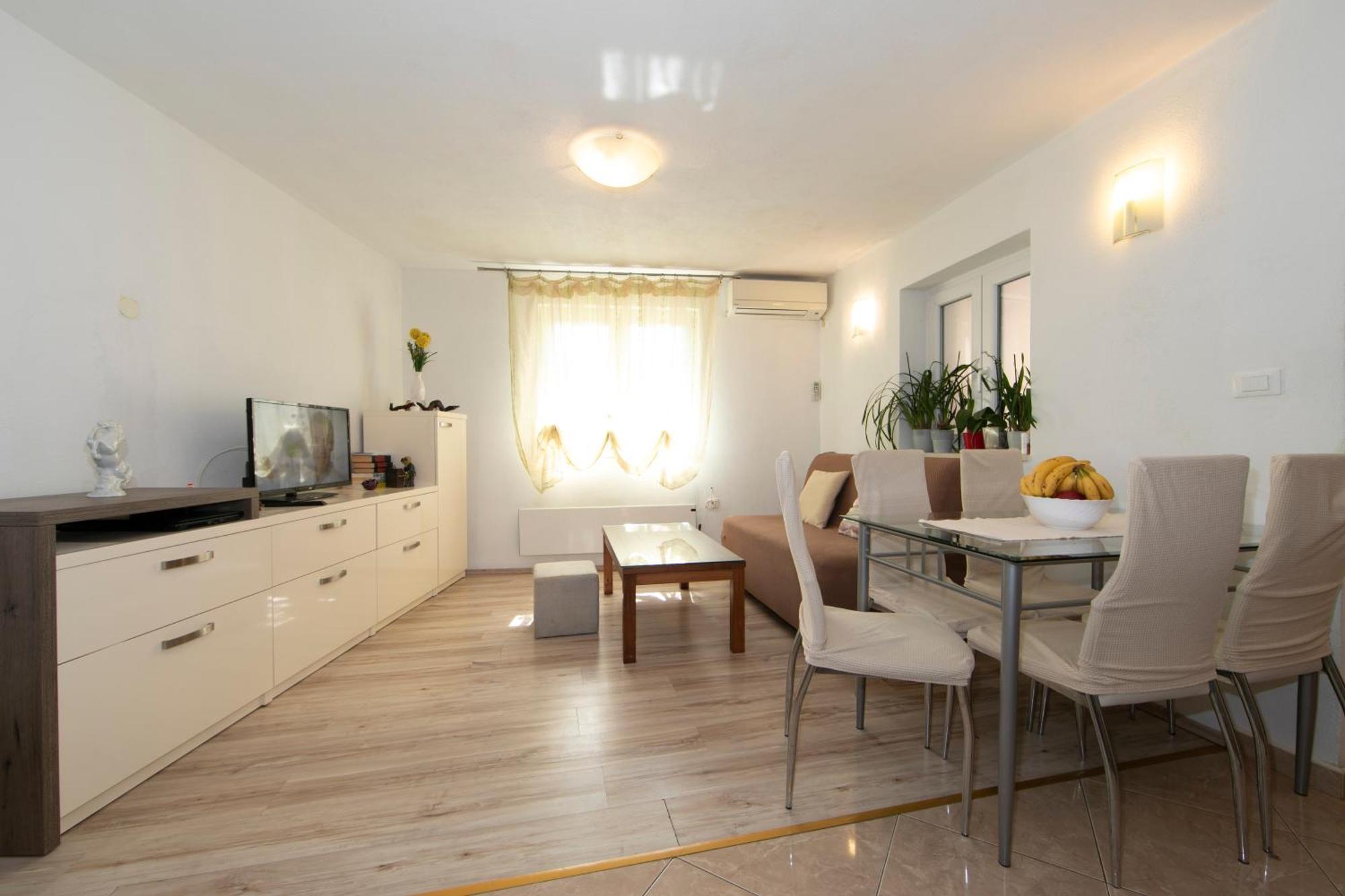 Apartmani Darinka Baška Voda エクステリア 写真