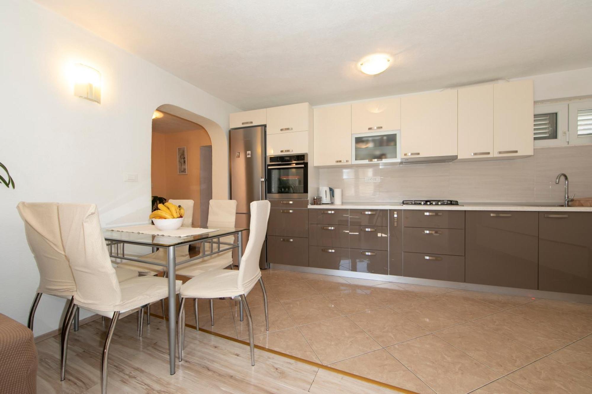 Apartmani Darinka Baška Voda エクステリア 写真