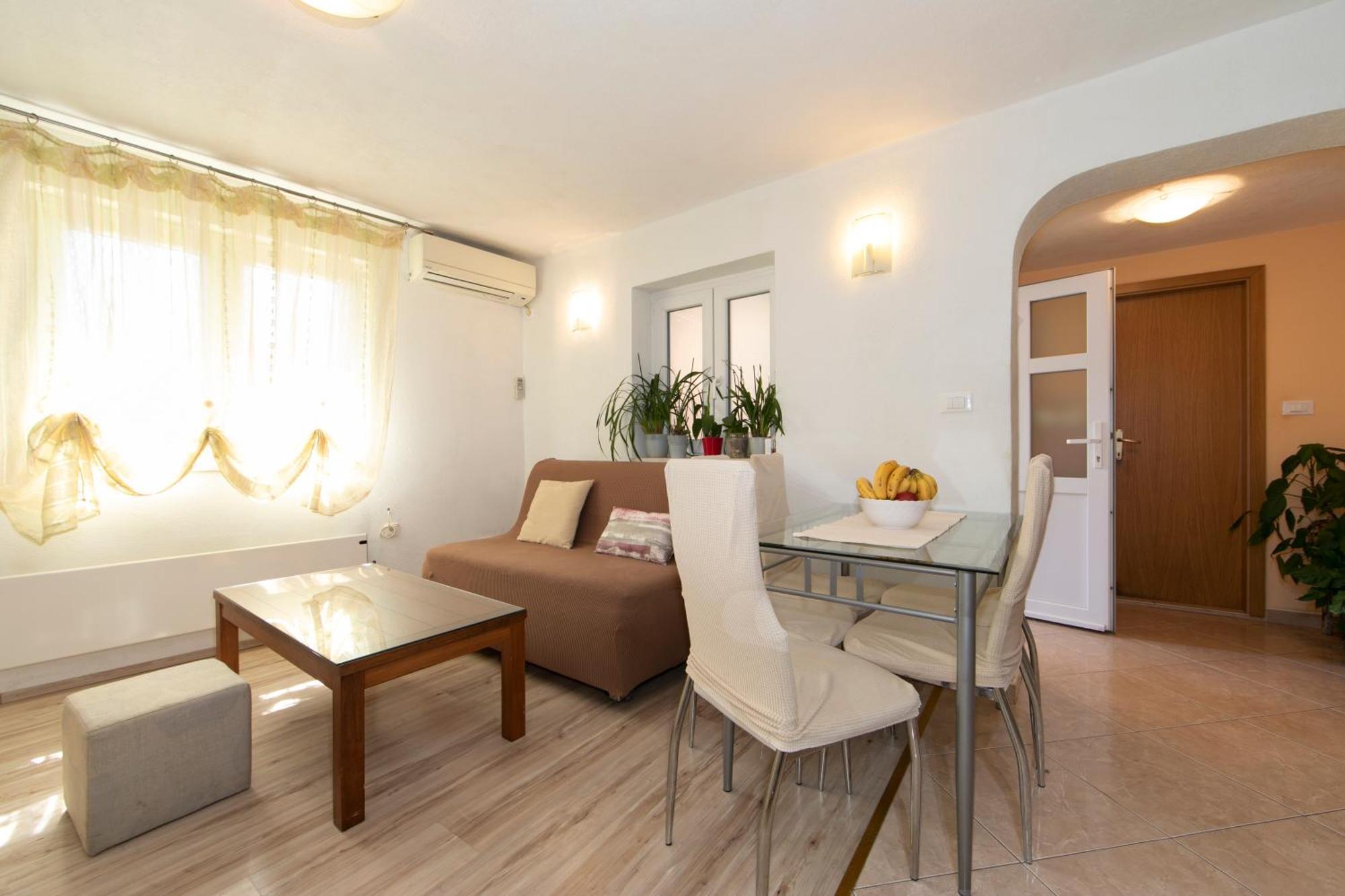 Apartmani Darinka Baška Voda エクステリア 写真