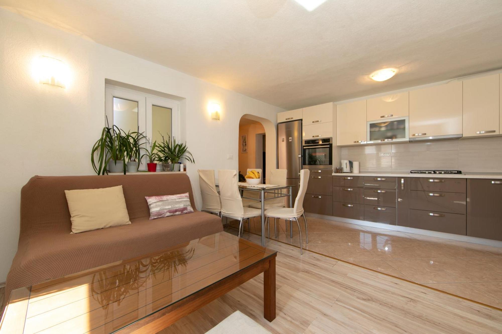 Apartmani Darinka Baška Voda エクステリア 写真