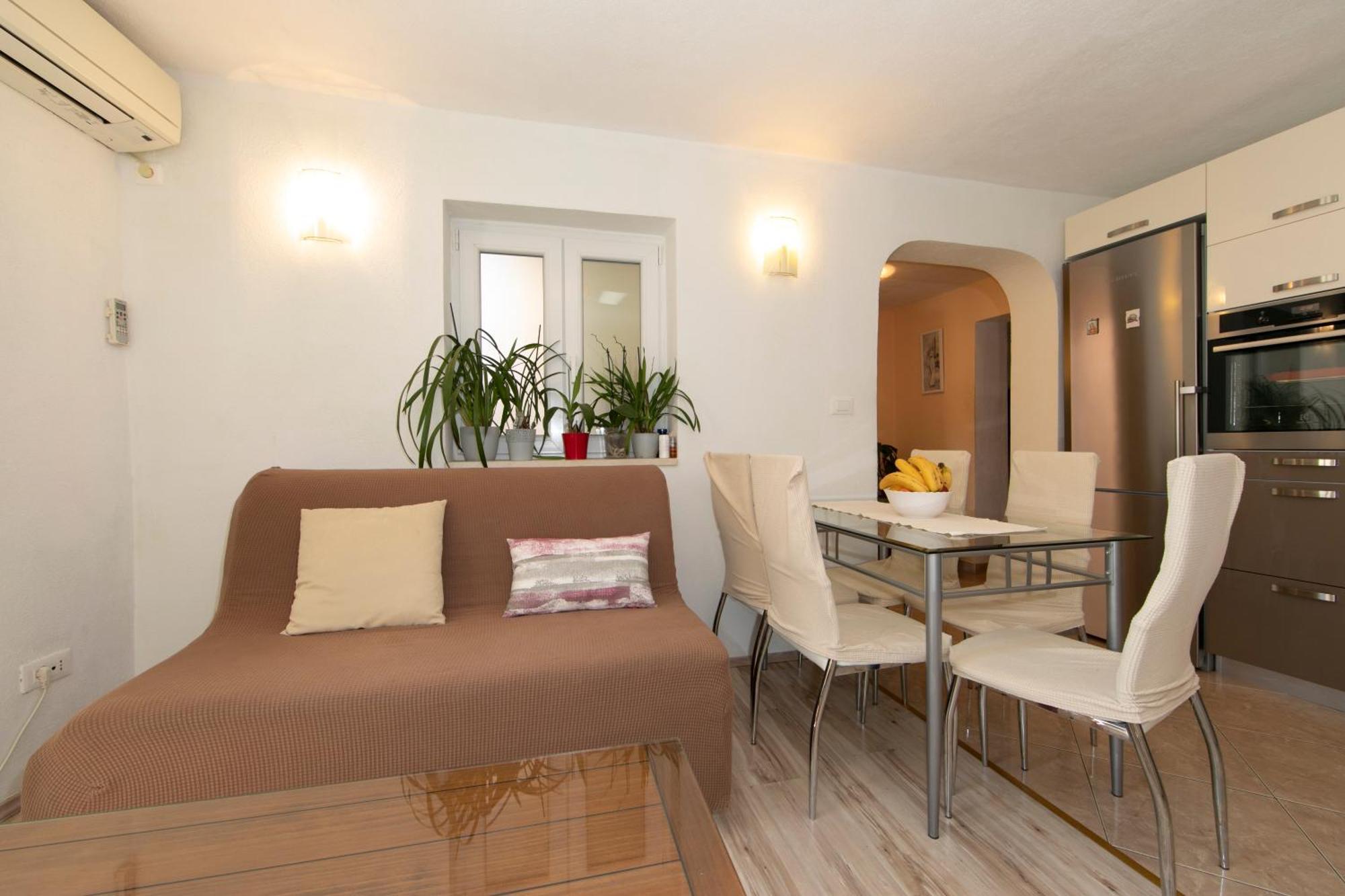 Apartmani Darinka Baška Voda エクステリア 写真
