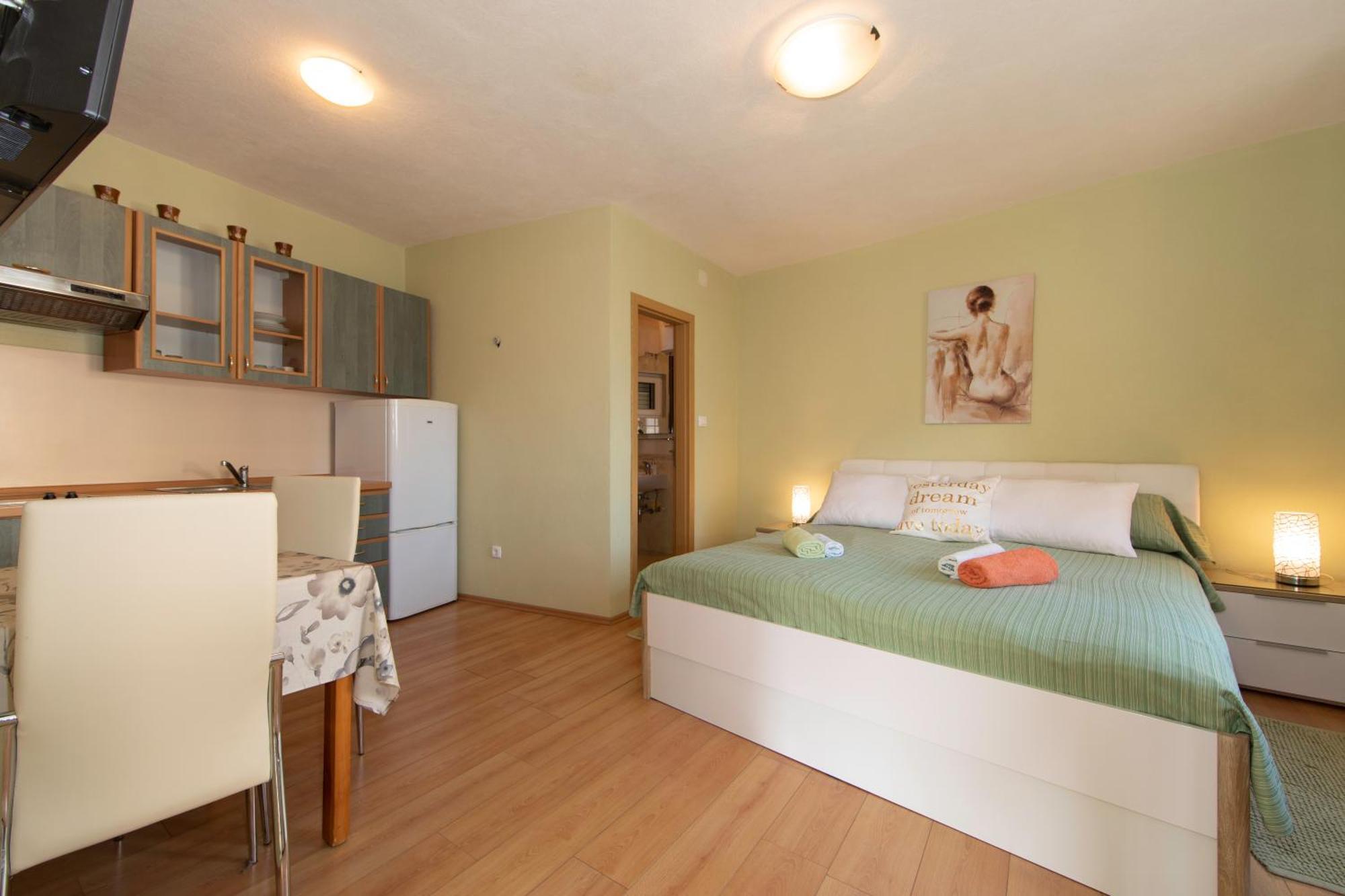 Apartmani Darinka Baška Voda エクステリア 写真