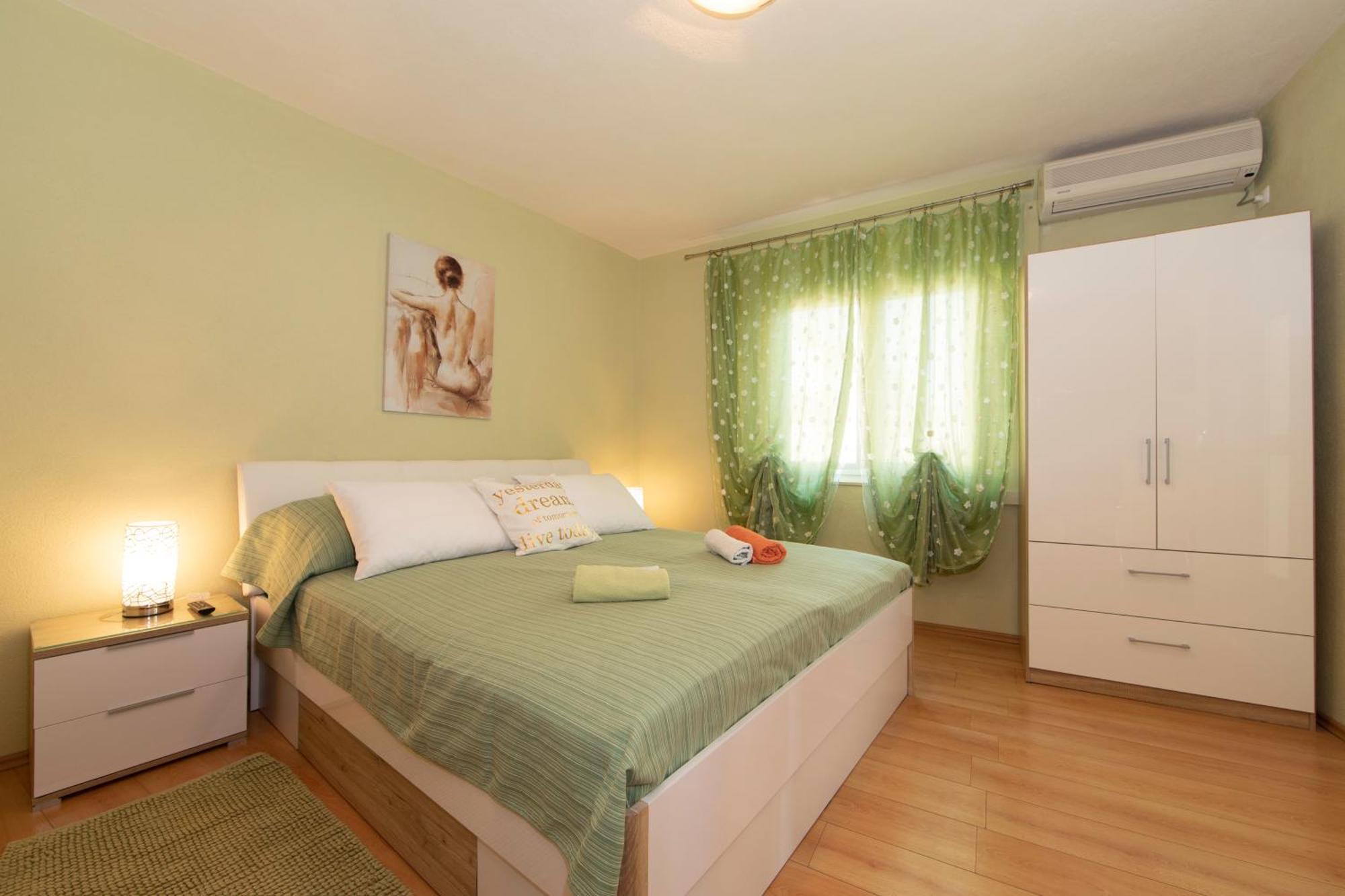 Apartmani Darinka Baška Voda エクステリア 写真