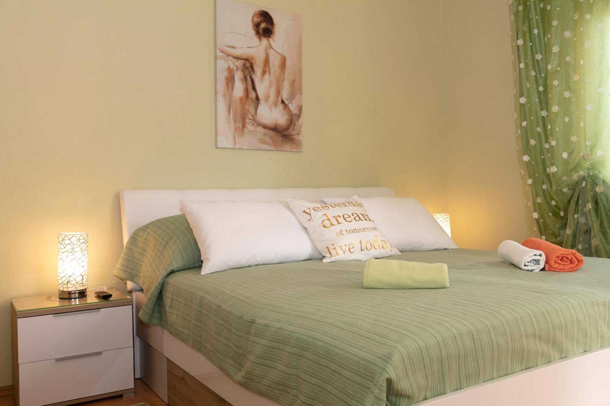 Apartmani Darinka Baška Voda エクステリア 写真