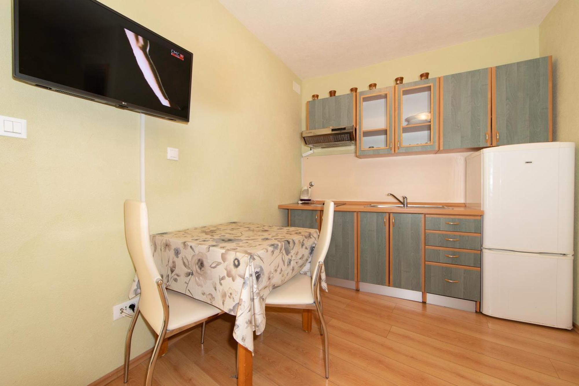 Apartmani Darinka Baška Voda エクステリア 写真