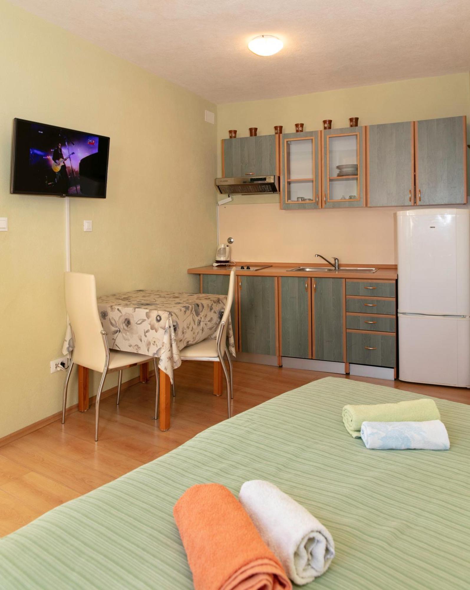 Apartmani Darinka Baška Voda エクステリア 写真