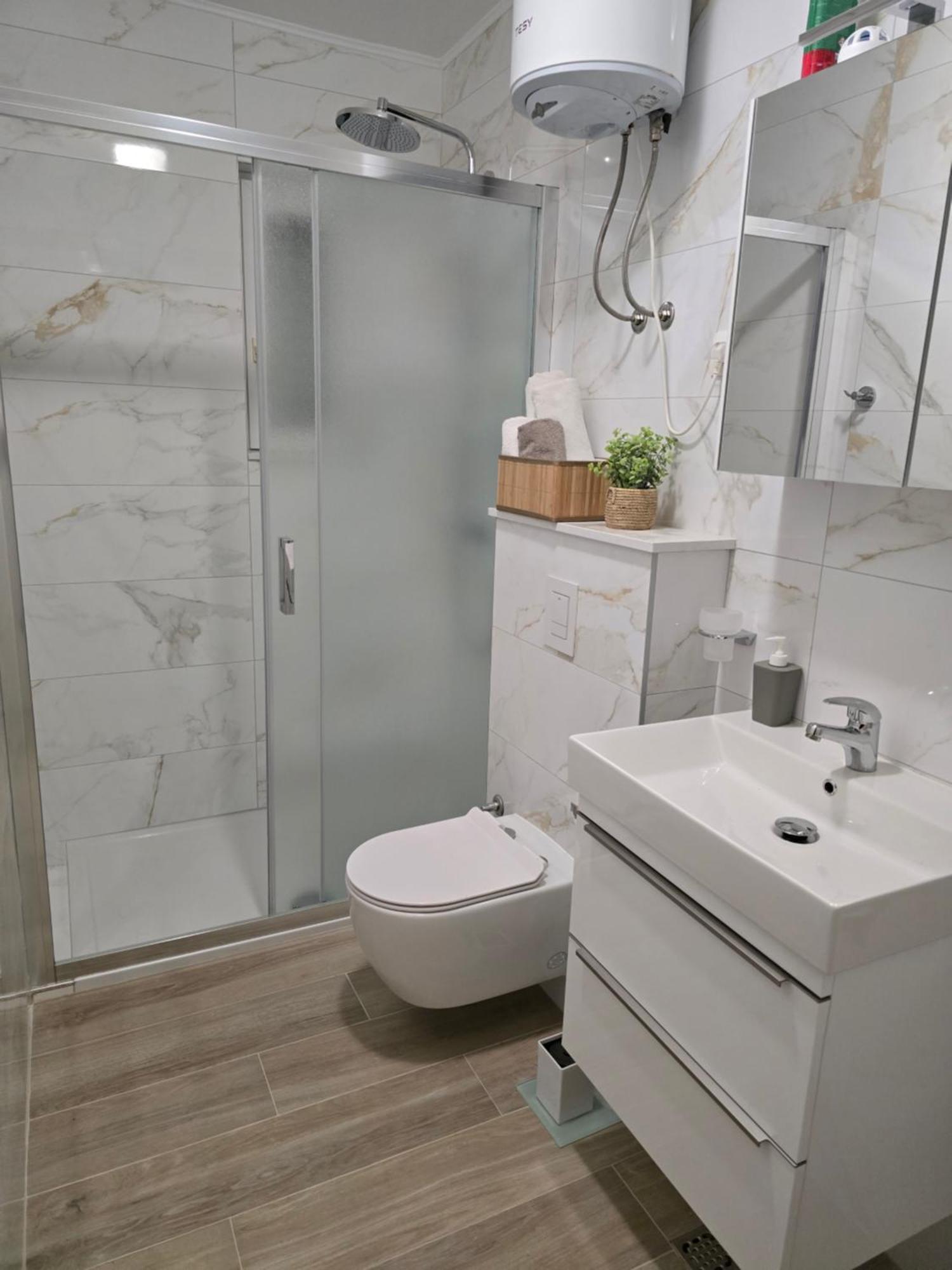 Apartmani Darinka Baška Voda エクステリア 写真
