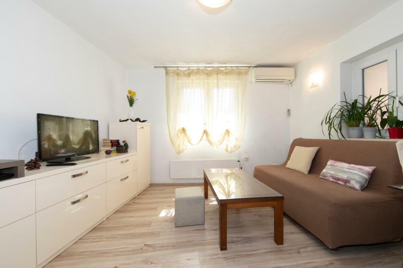 Apartmani Darinka Baška Voda エクステリア 写真