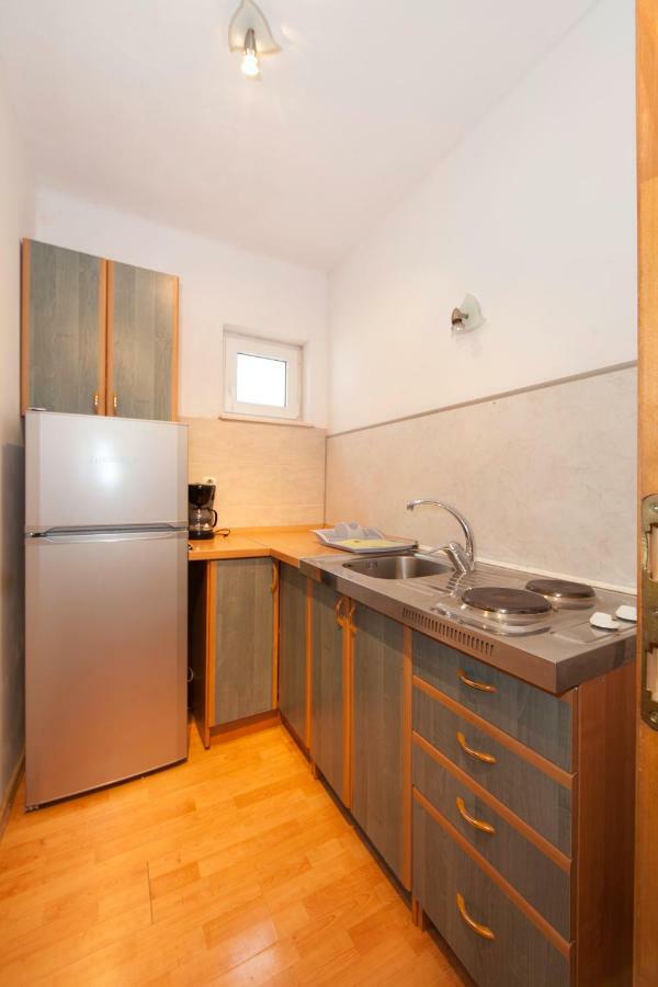 Apartmani Darinka Baška Voda エクステリア 写真