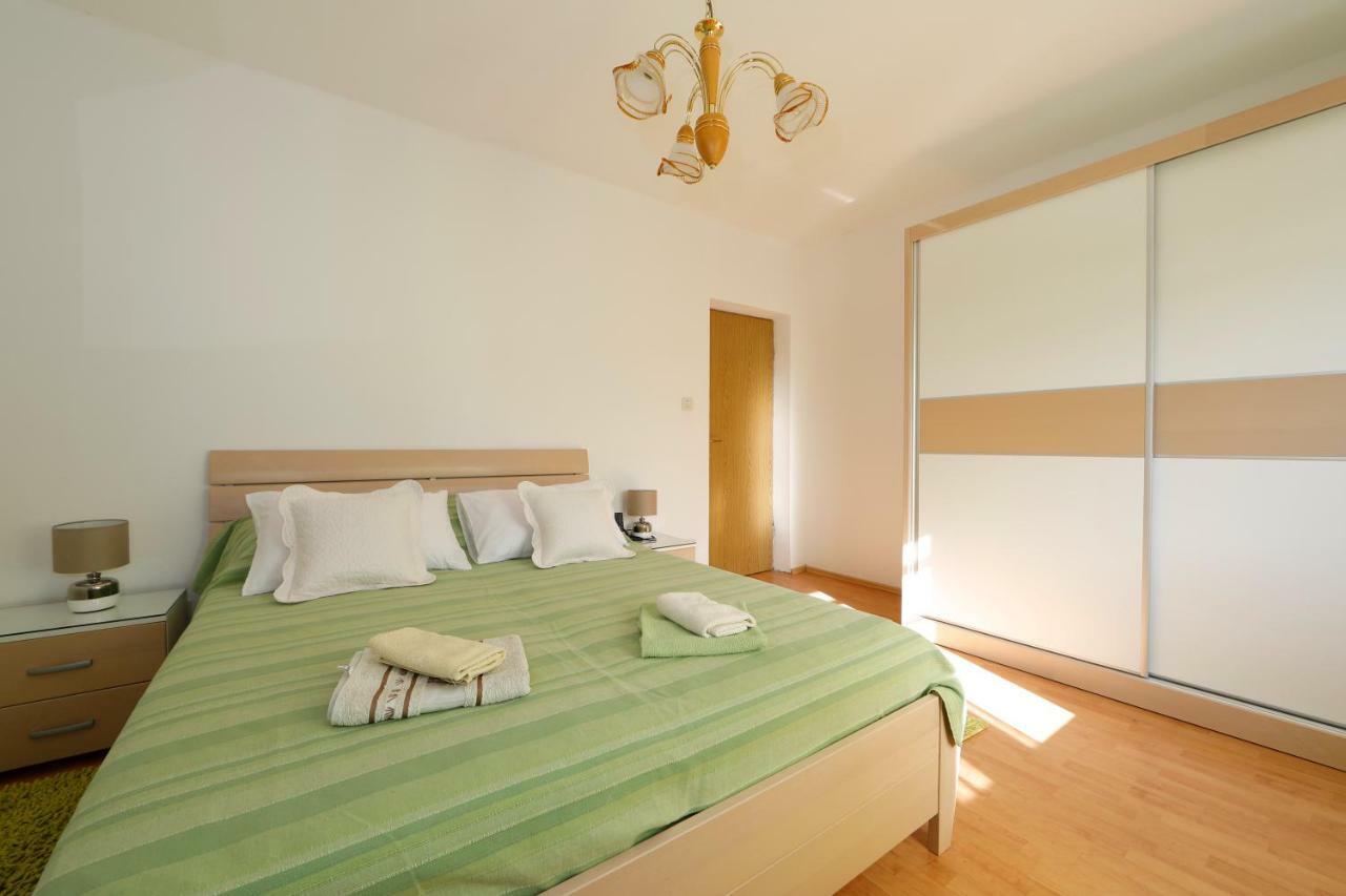 Apartmani Darinka Baška Voda エクステリア 写真