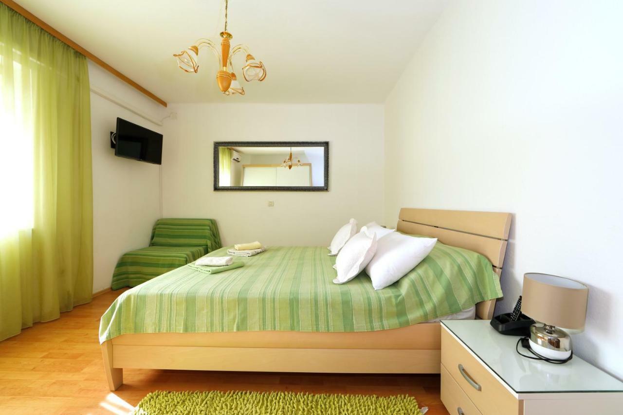 Apartmani Darinka Baška Voda エクステリア 写真