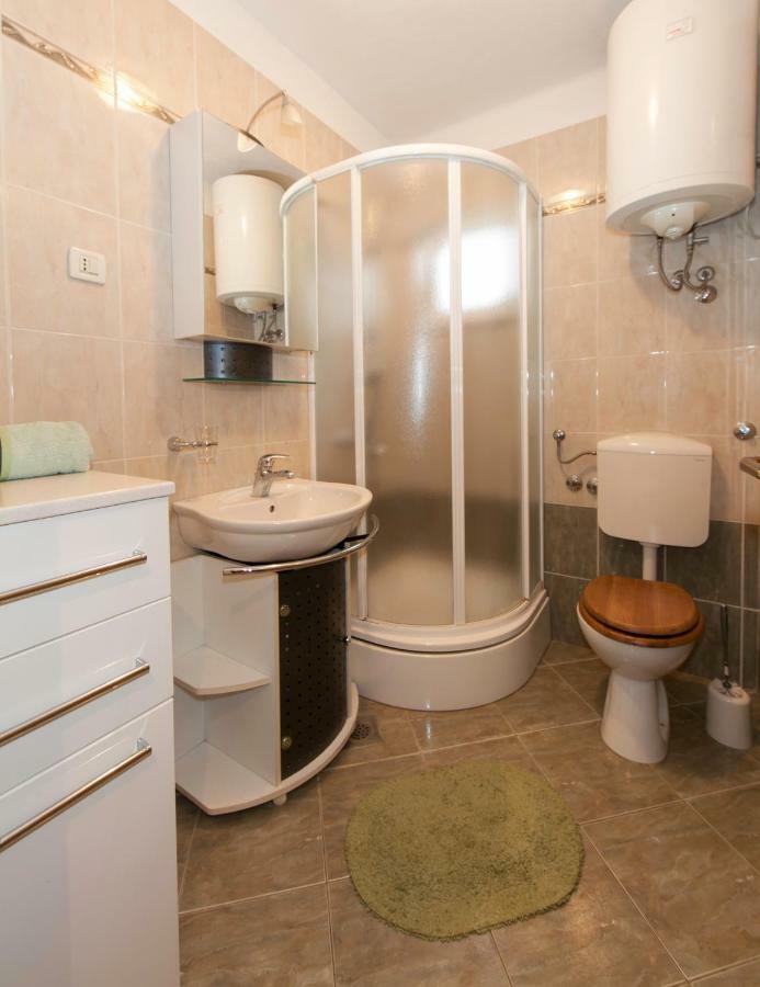 Apartmani Darinka Baška Voda エクステリア 写真