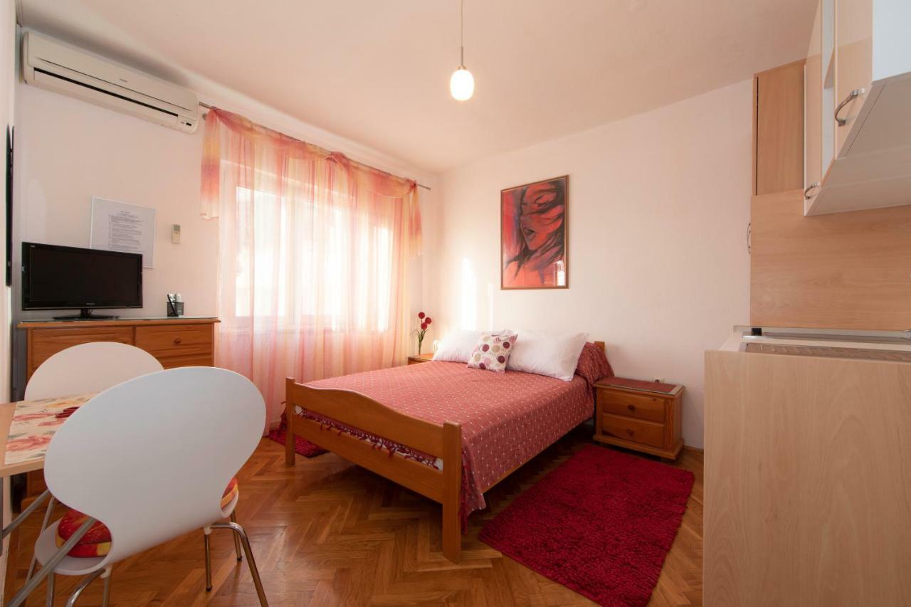Apartmani Darinka Baška Voda エクステリア 写真