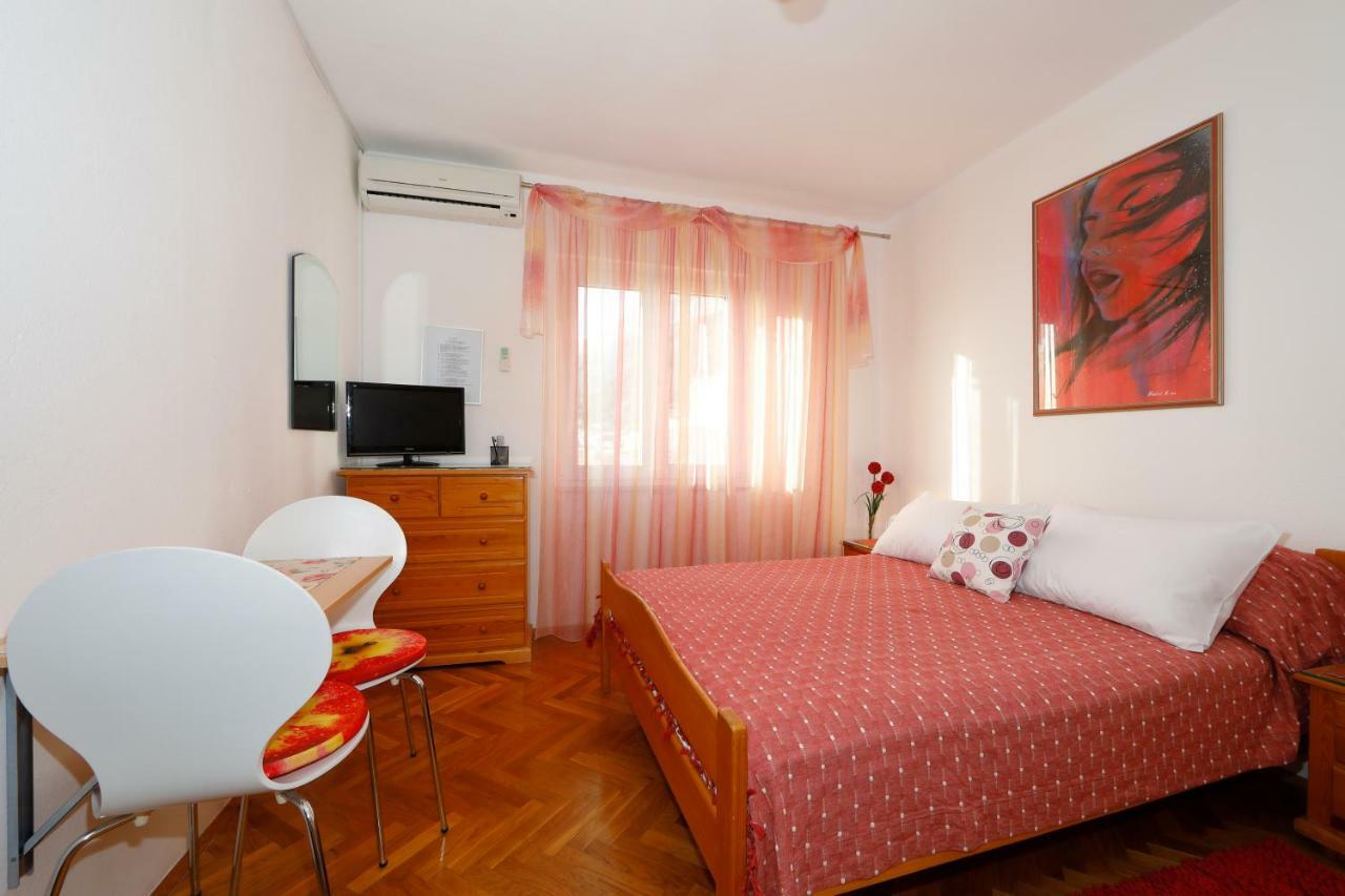 Apartmani Darinka Baška Voda エクステリア 写真