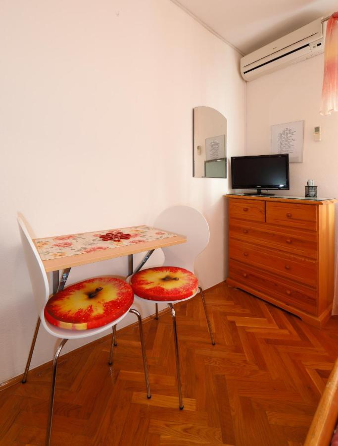 Apartmani Darinka Baška Voda エクステリア 写真