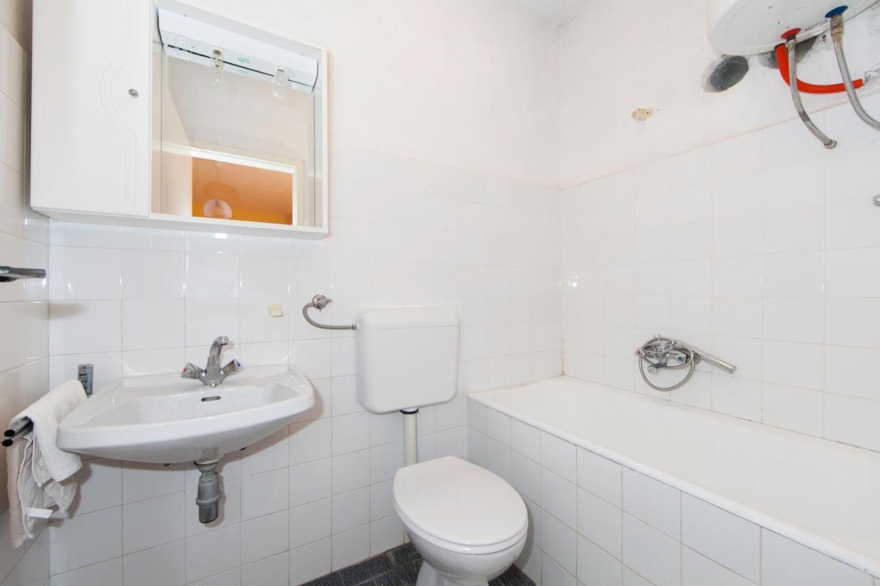 Apartmani Darinka Baška Voda エクステリア 写真